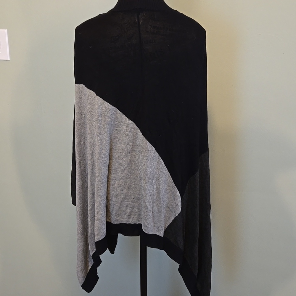 Color Block Sweater - Picture 6 of 6